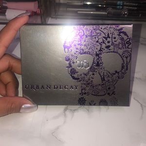 Urban decay beauty with an edge palette